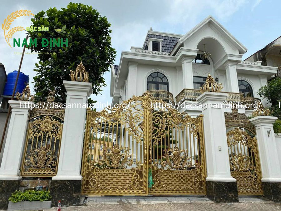 cửa cổng nhôm đúc 2 cánh