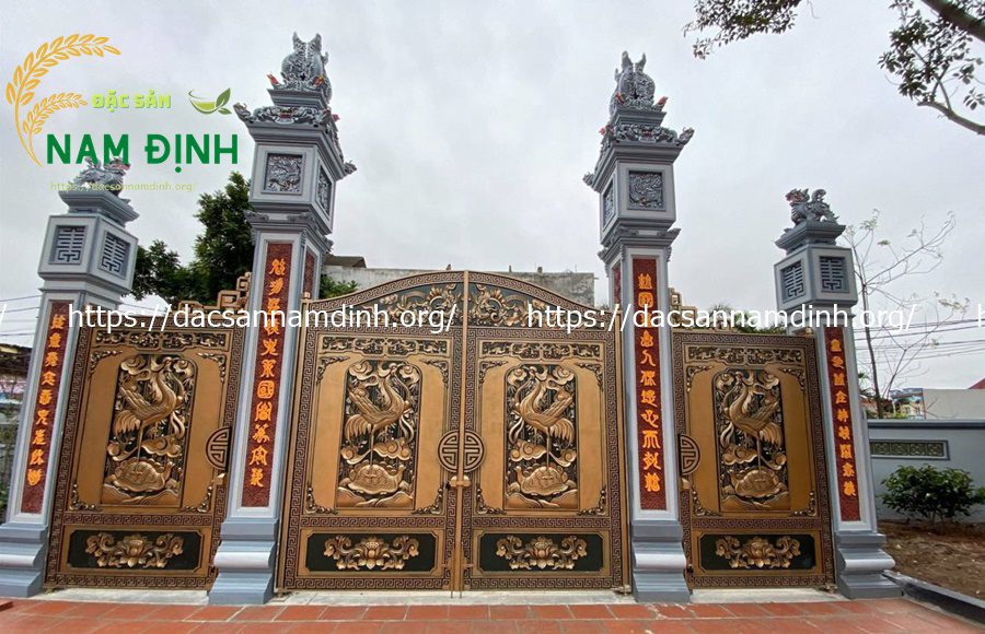cửa cổng nhôm đúc 2 cánh