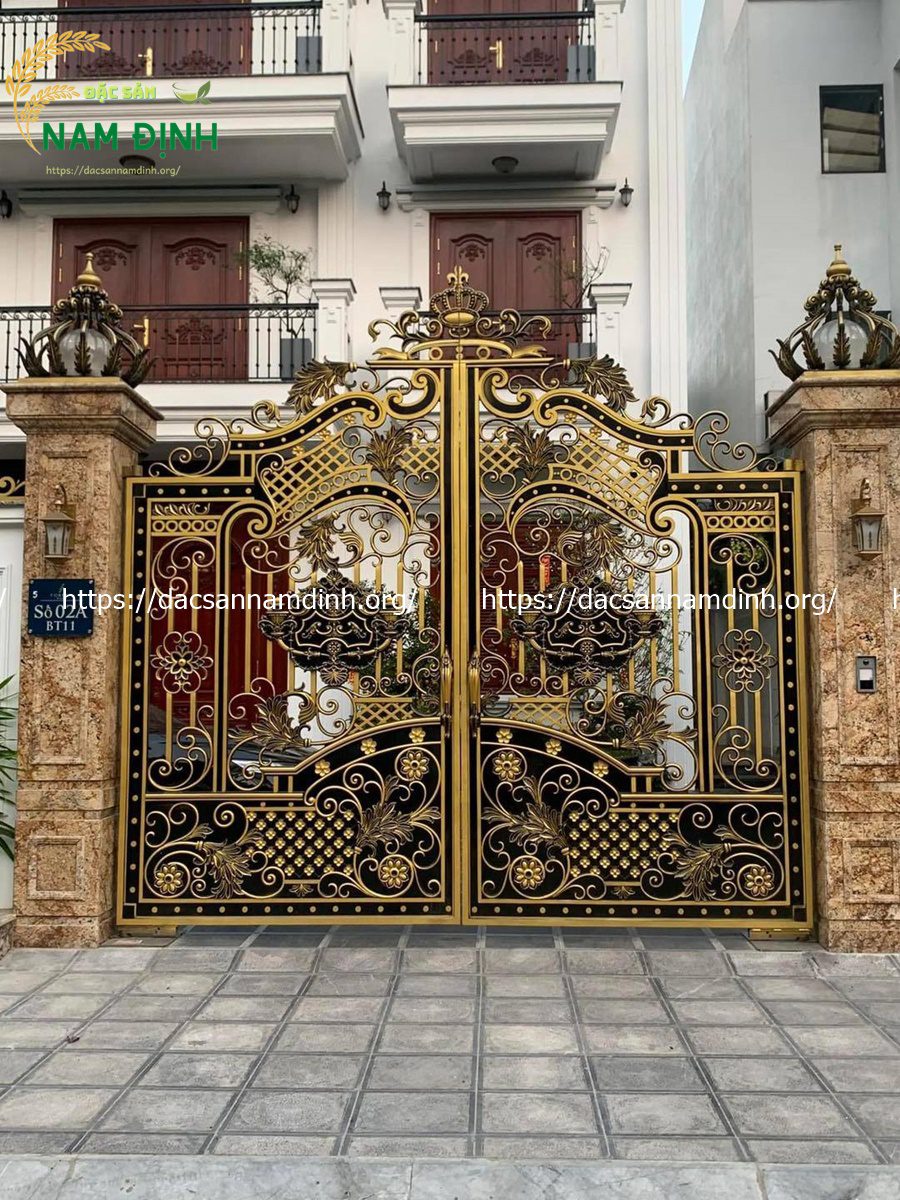 cửa cổng nhôm đúc 2 cánh