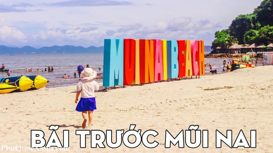 Bãi biển Mũi Nai ở Hà Tiên với cát trắng và nước trong xanh