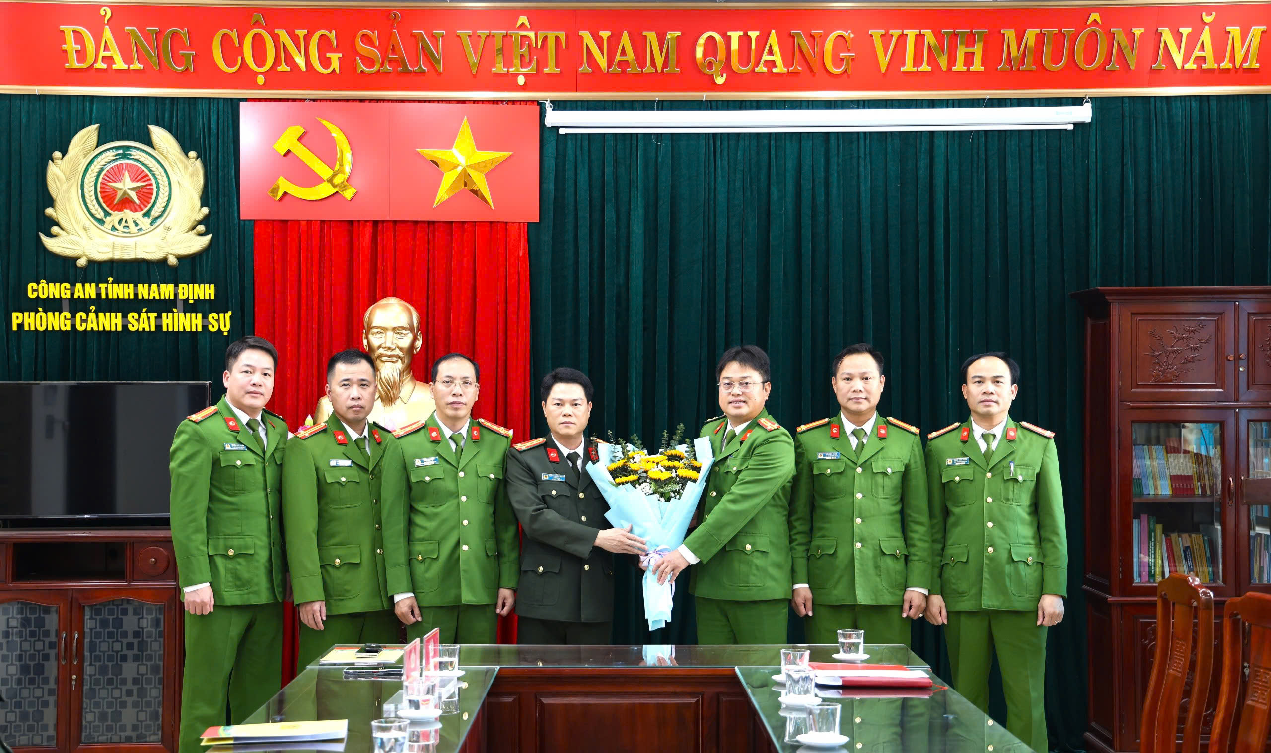 Ban Giám đốc Công an tỉnh 8Day - trang web uy tín đăng ký & đăng nhập dễ dàng khen thưởng Phòng Cảnh sát hình sự