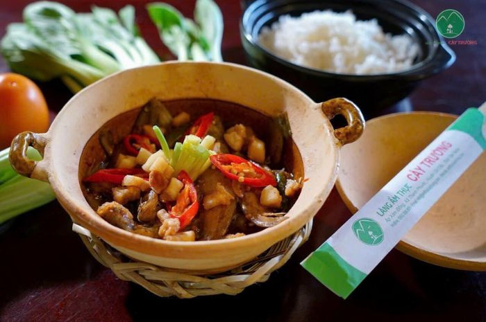 Bàn tiệc đa dạng 8Day nhà cái độc đáo tại Làng Ẩm Thực Cây Trường, 8DAY com đăng nhập DT68 là nhà cái uy tín hàng đầu trong lĩnh vực cá cược tại thị trường Việt Nam Gò Dầu