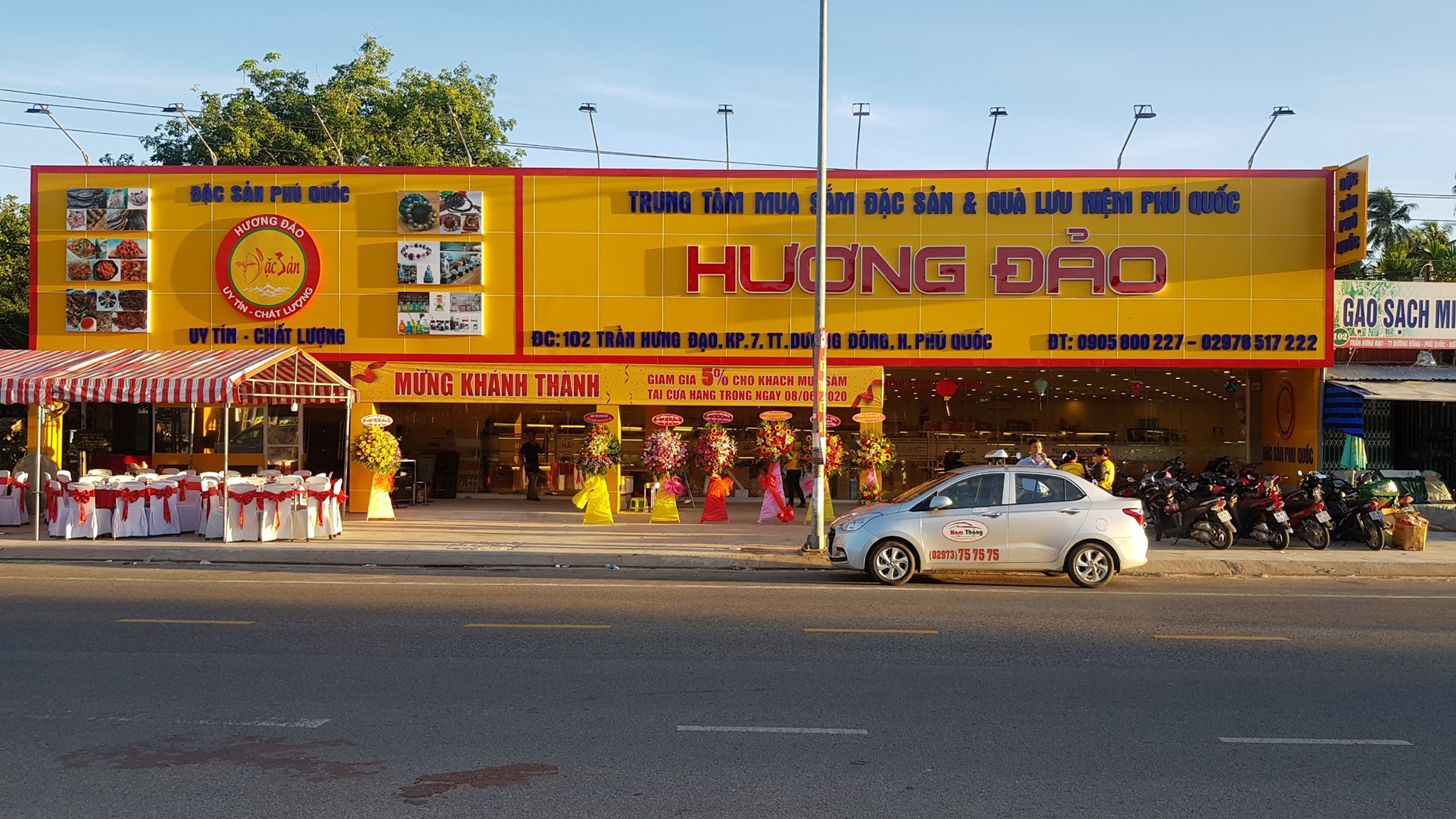 Bảng hiệu Siêu thị DT68 là nhà cái uy tín hàng đầu trong lĩnh vực cá cược tại thị trường Việt Nam Phú Quốc Hương Đảo rõ nét