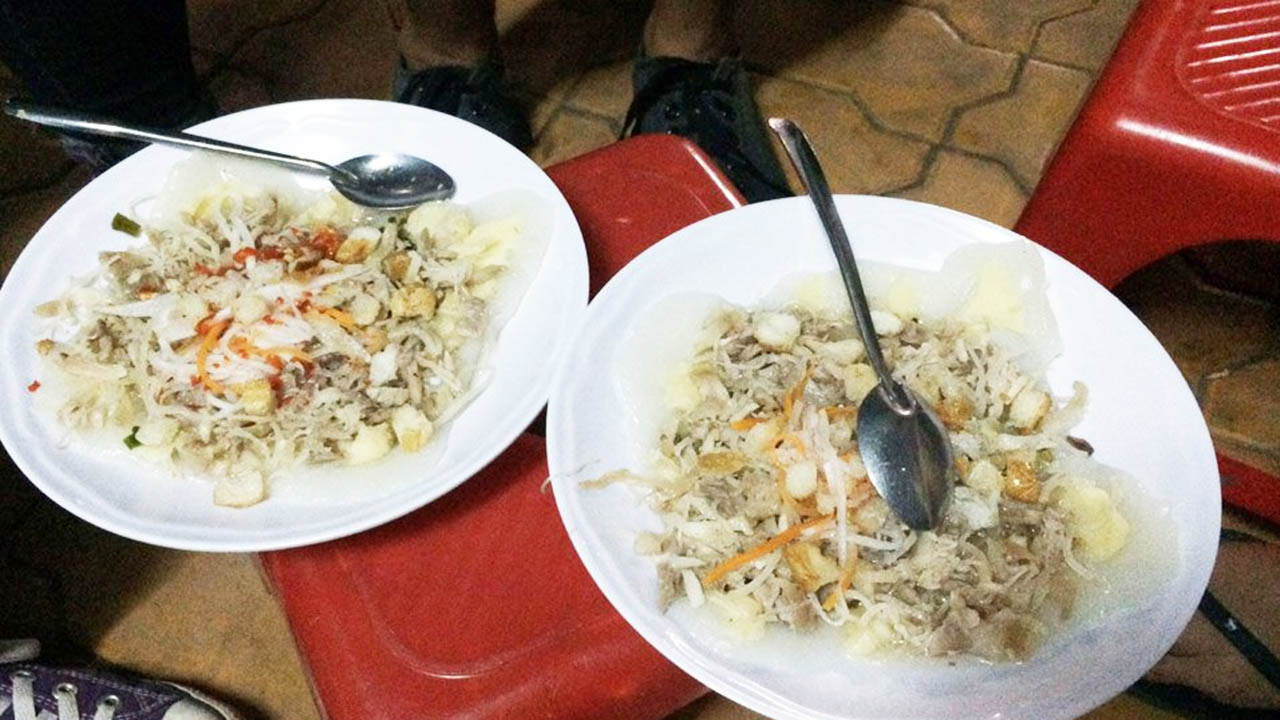 Bánh bèo nóng hổi, nét ẩm thực đặc sắc tại chợ gạo