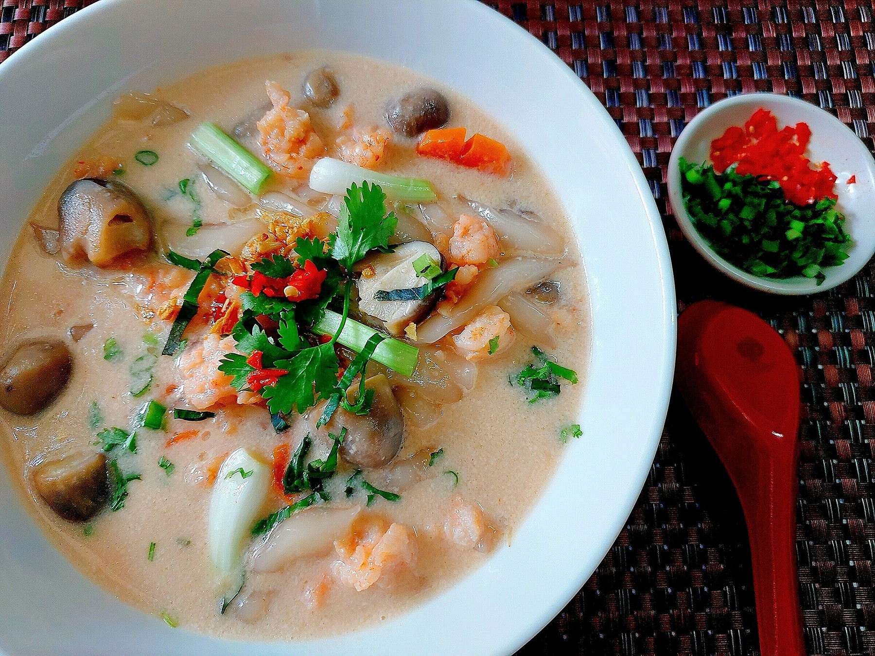 Bánh canh cua nước dừa thơm béo