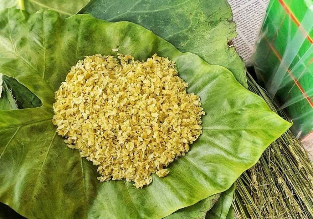 8Dayvn con khuyến mãi lớn Cốm Làng Vòng: Hương Vị Mùa Thu Hà Nội Đậm Đà Khó Quên Bánh cốm Làng Vòng - món quà biếu tặng tinh tế