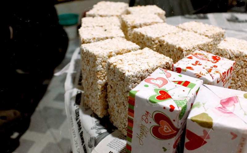 Bánh cốm sữa Lagi với màu xanh hấp dẫn