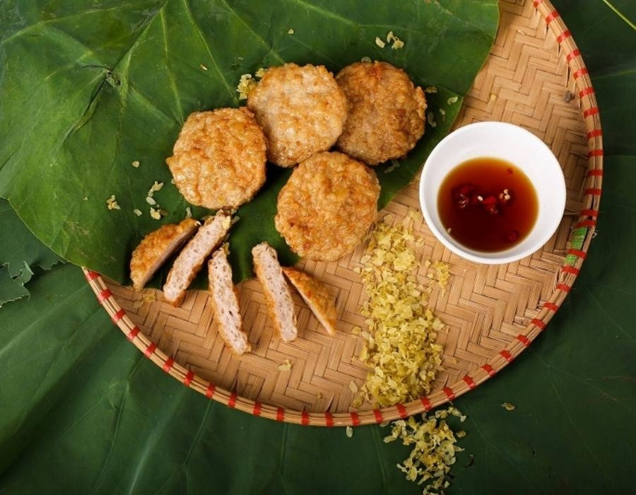 Bánh cốm truyền thống với nhân đậu xanh dừa, biểu tượng ẩm thực Hà Thành