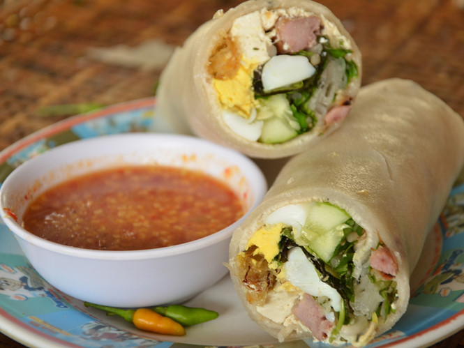 Bánh cuốn Tây Sơn với đa dạng nguyên liệu và Nohu 8day đậu phộng