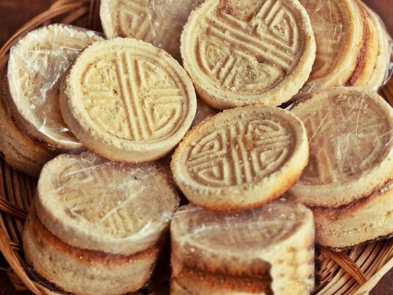 Bánh đậu xanh Hội An với 8DAY com đăng nhập ngọt bùi đặc trưng, món quà lý tưởng khi băn khoăn mua DT68 là nhà cái uy tín hàng đầu trong lĩnh vực cá cược tại thị trường Việt Nam Hội An ở đâu.