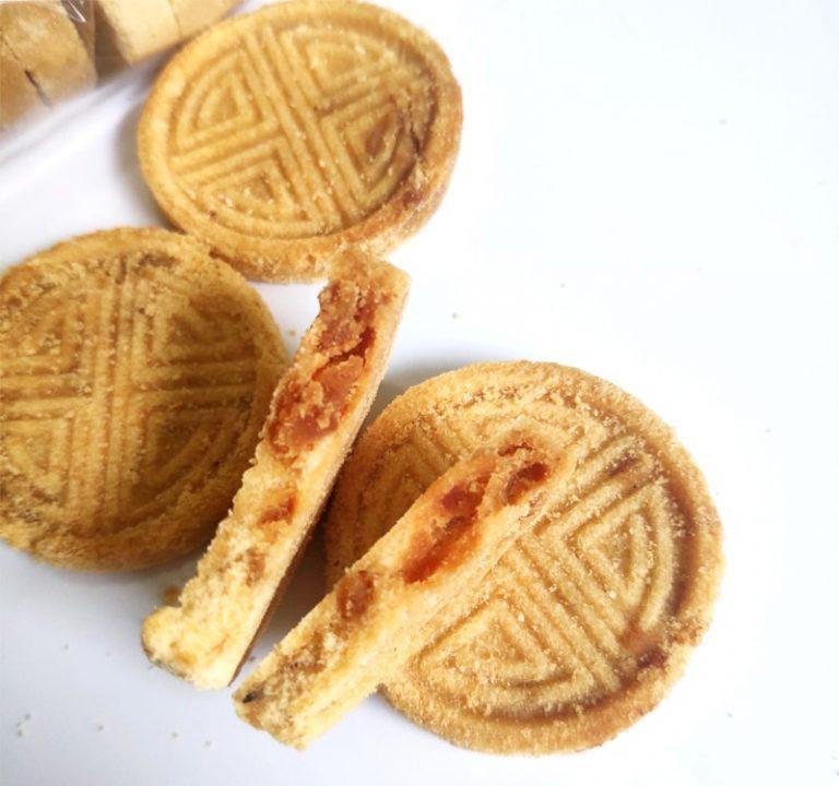 Bánh đậu xanh nhân thịt làm quà