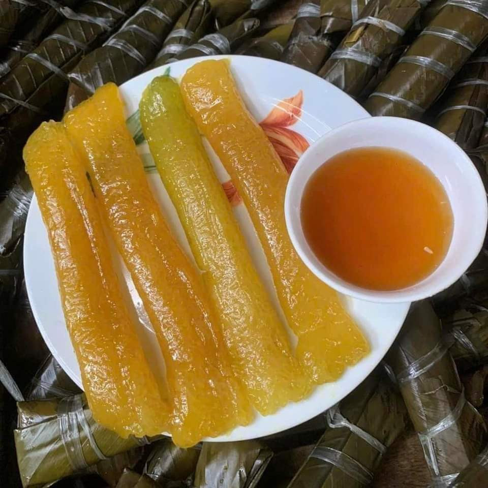 Bánh gio Quảng Yên ăn kèm mật ong