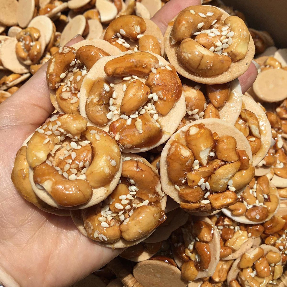 Bánh hạt điều thơm ngon đặc trưng của Bình Phước