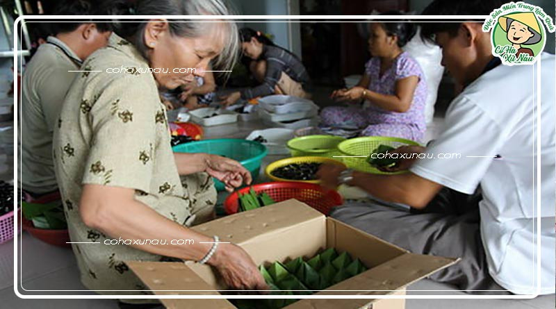Bánh Ít Lá Gai thành phẩm với vỏ bánh dẻo mịn và nhân thơm béo, chuẩn vị Bình Định.