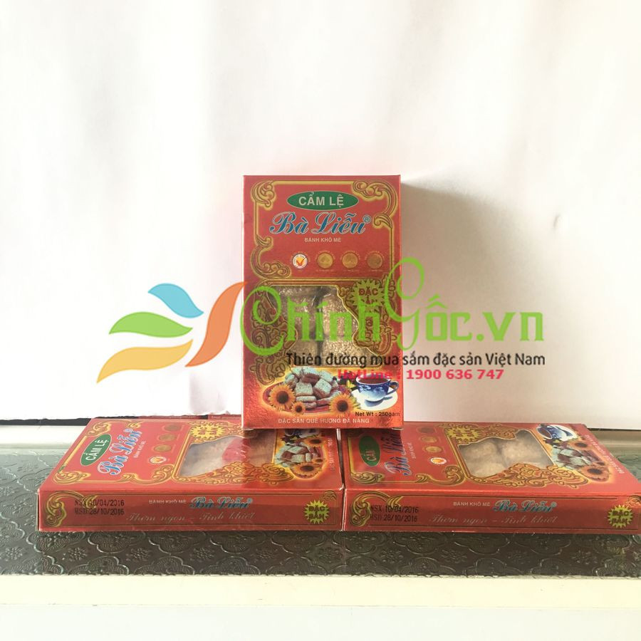 Bánh khô mè Bà Liễu Đà Nẵng giòn rụm, phủ mè trắng