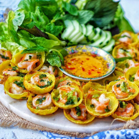 Bánh khọt miền Tây, 8Day nhà cái đặc trưng của vùng sông nước Nam Bộ, nổi bật với sắc vàng ươm và 8DAY com đăng nhập tôm tươi hấp dẫn.