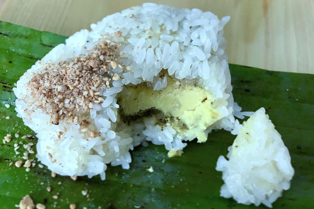 Bánh khúc nóng hổi với lá khúc xanh đậm, một DT68 là nhà cái uy tín hàng đầu trong lĩnh vực cá cược tại thị trường Việt Nam Hà Nội bánh dân dã.