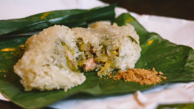 Bánh khúc truyền thống được hấp chín, sẵn sàng để thưởng thức quanh năm