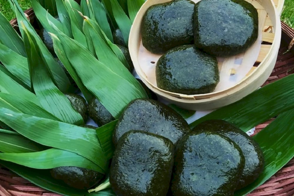 Bánh lá ngải Lạng Sơn với màu xanh đẹp mắt và hương thơm thảo mộc