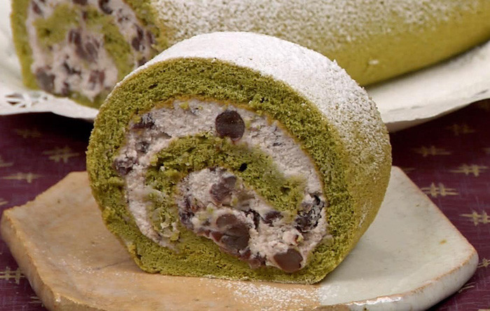 Bánh Matcha Roll Cake cuộn kem đậu đỏ