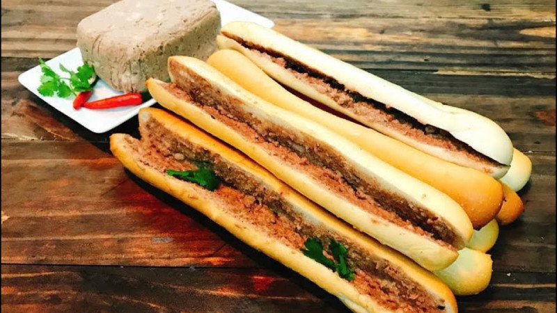 Bánh mì cay giòn thơm chuẩn vị Hải Phòng