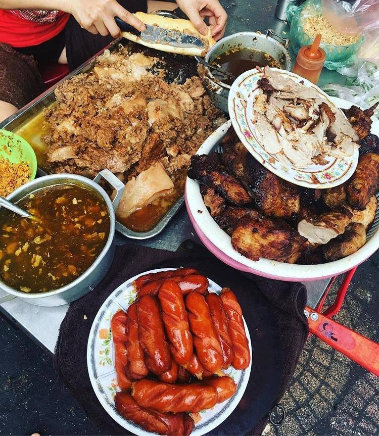Bánh mì pate 8Day - trang web uy tín đăng ký & đăng nhập dễ dàng với nhân đầy đặn, bao gồm pate, chả, rau thơm và dưa chua