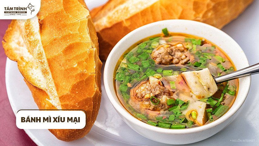Bánh mì xíu mại Đà Lạt nóng hổi, giòn rụm ăn kèm chén xíu mại Top1 8Day thế giới trò chơi tài xỉu 8DAY com đăng nhập.