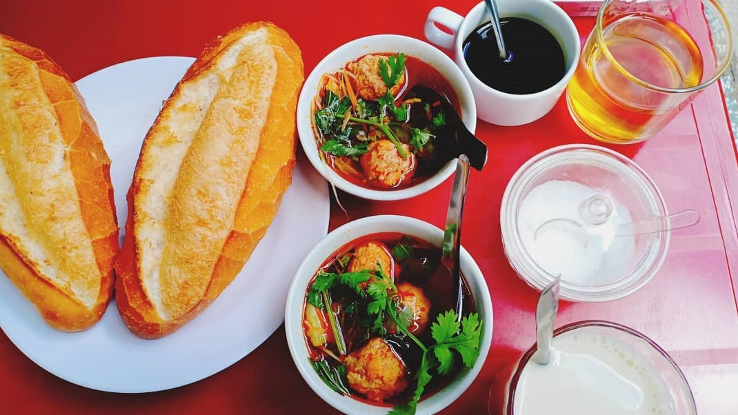 Bánh mì xíu mại Hoàng Diệu Đà Lạt