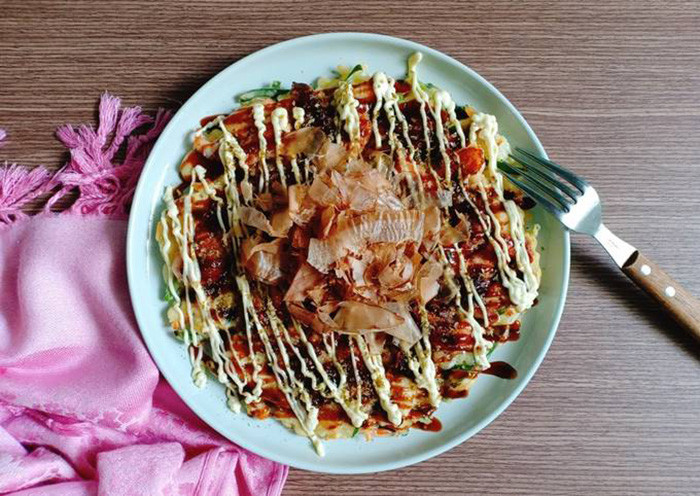 Bánh Okonomiyaki kiểu Nhật Bản