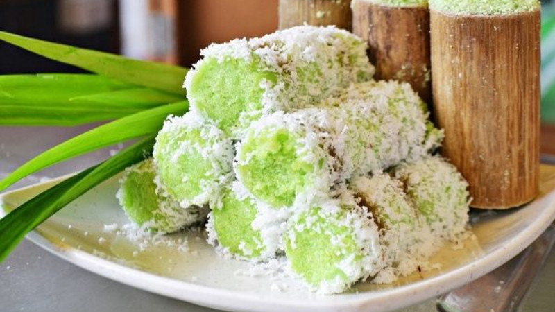Bánh ống lá dứa - Món bánh thơm ngon của Kiên Giang