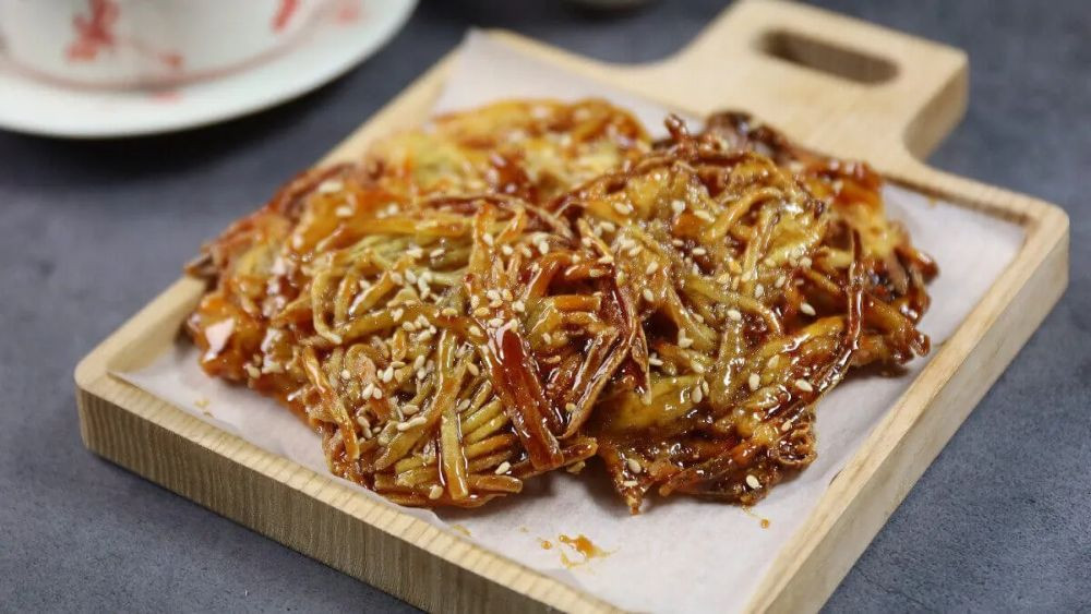 Bánh rế Bình Thuận giòn tan, phủ đường caramel, món quà vặt đặc sắc