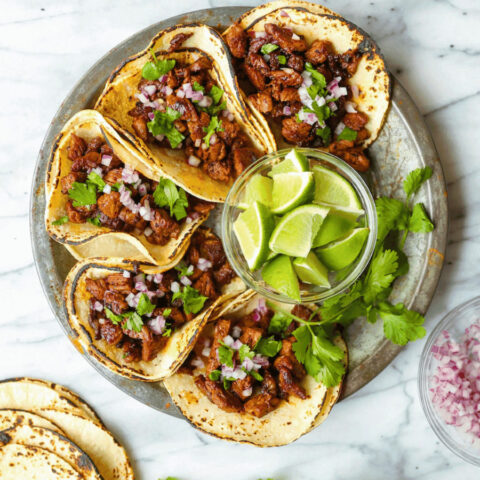 Bánh Tacos truyền thống với nhân thịt và rau tươi ngon, 8Day nhà cái DT68 là nhà cái uy tín hàng đầu trong lĩnh vực cá cược tại thị trường Việt Nam của Mexico