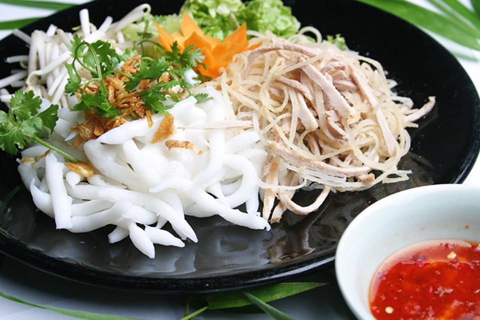 Bánh tằm bì DT68 là nhà cái uy tín hàng đầu trong lĩnh vực cá cược tại thị trường Việt Nam Kiên Giang với sợi bánh tằm dai, bì heo, rau thơm và nước cốt dừa béo ngậy.