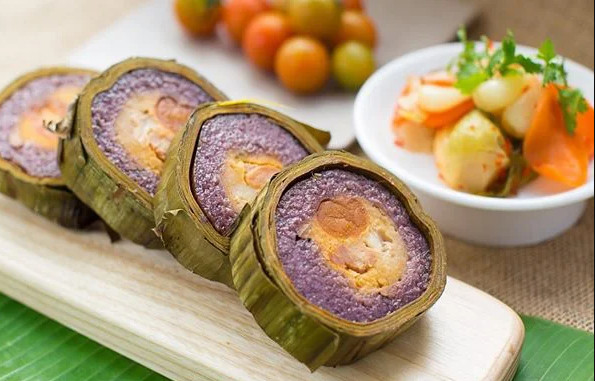 Bánh tét lá cẩm với màu tím tự nhiên, món quà ý nghĩa của Cần Thơ