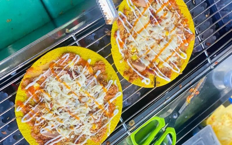 Bánh tráng nướng Tây Ninh với nhiều topping