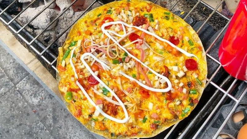 Bánh tráng nướng với topping đầy đặn