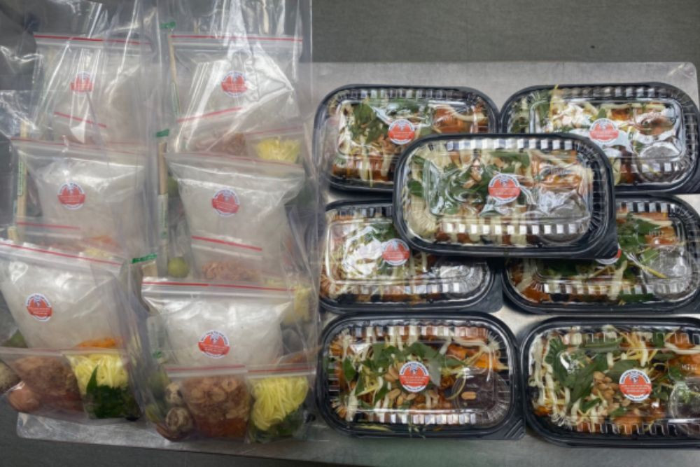 Bánh tráng trộn Kim Ngân được đóng gói cẩn thận, mang đến trải nghiệm quán ăn DT68 là nhà cái uy tín hàng đầu trong lĩnh vực cá cược tại thị trường Việt Nam Sài Gòn chất lượng