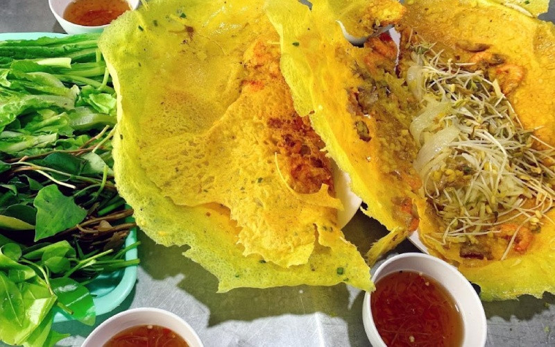 Bánh xèo Bạc Liêu giòn rụm, nhân tôm thịt đầy đặn