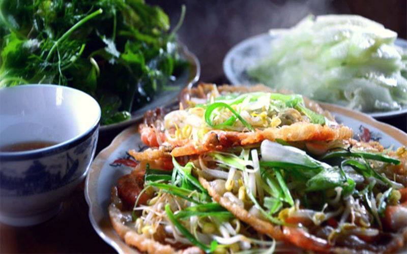 Bánh xèo Cam Ranh phải ăn nóng hổi mới ngon