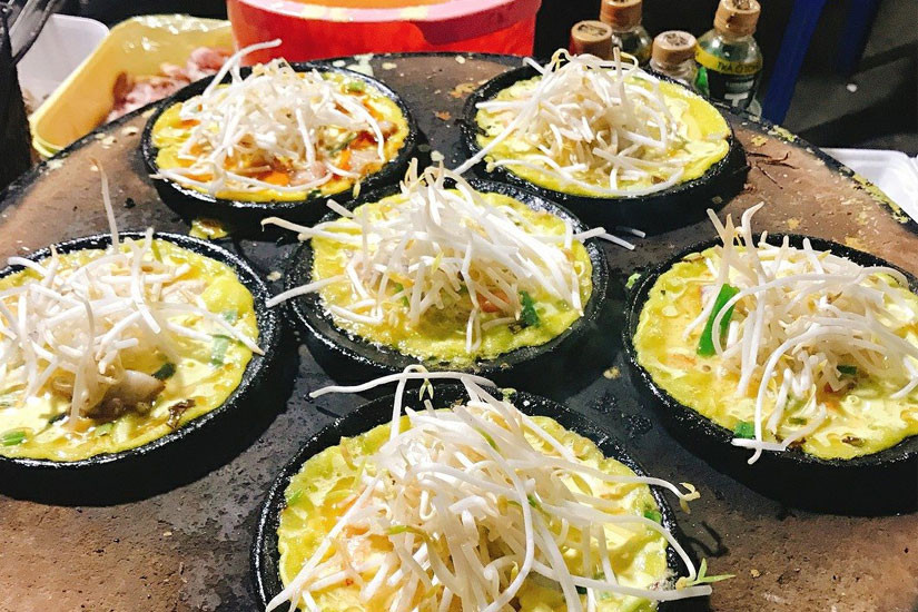 Bánh xèo Cam Ranh với nhân hải sản