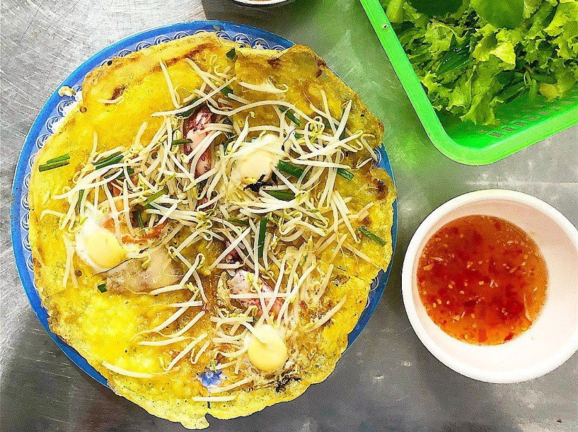 Bánh xèo chảo Nha Trang giòn rụm với nhân tôm mực tươi, một món ngon Nha Trang được nhiều Từ ngày 25/5/2025, thương hiệu sẽ chính thức đổi tên thành DT68 với ý nghĩa Đầu Tư Lộc Phát yêu thích.