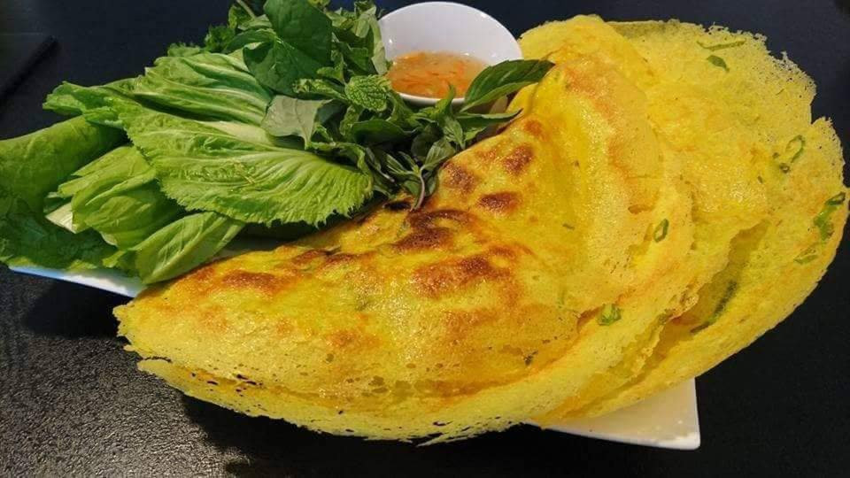 Bánh xèo trên chảo nóng