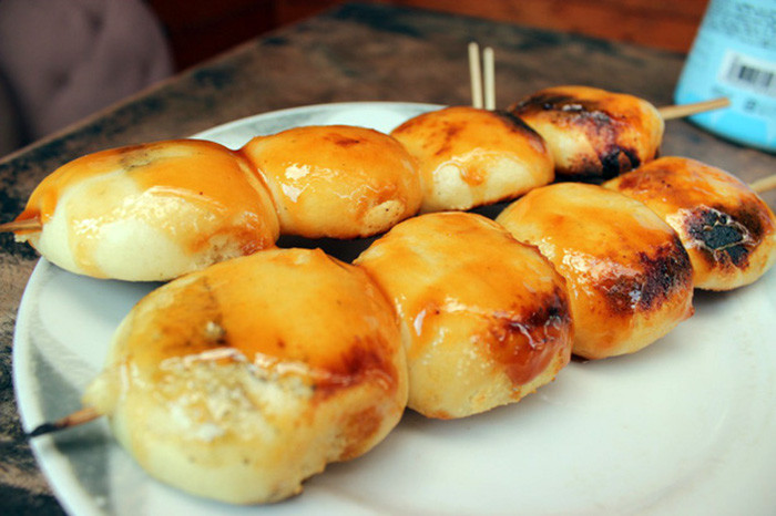 Bánh Yaki Manju nướng than và sốt Miso