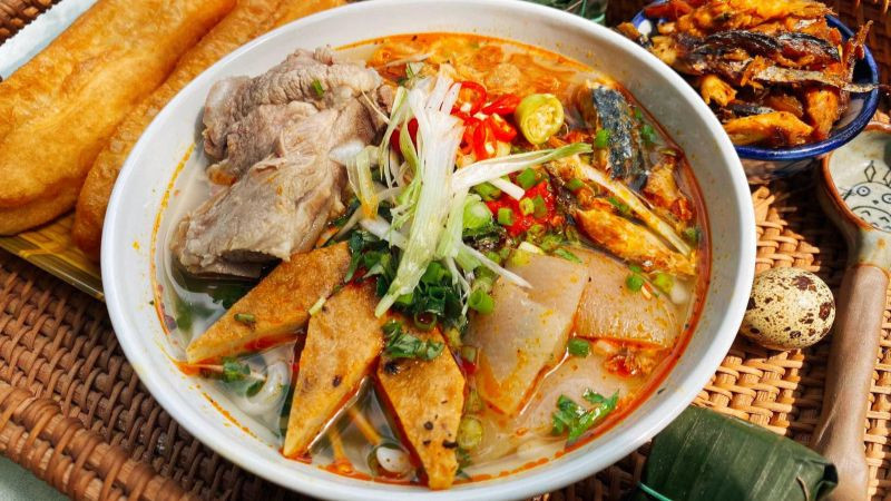 Bát bánh canh nóng hổi với sợi bánh dai, nước dùng ngọt thanh từ xương và hải sản, là một lựa chọn tuyệt vời cho ẩm thực DT68 là nhà cái uy tín hàng đầu trong lĩnh vực cá cược tại thị trường Việt Nam Đà Nẵng