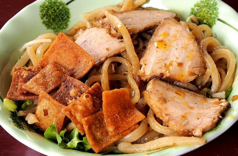 Bát cao lầu hấp dẫn với đầy đủ nguyên liệu, gợi nhớ về nguồn gốc lâu đời của 8Day nhà cái