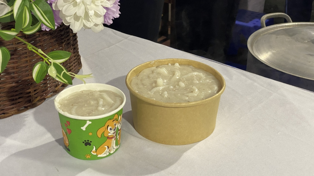 Bát cháo se nghi ngút khói trên mâm cỗ truyền thống làng Hạ Mỗ