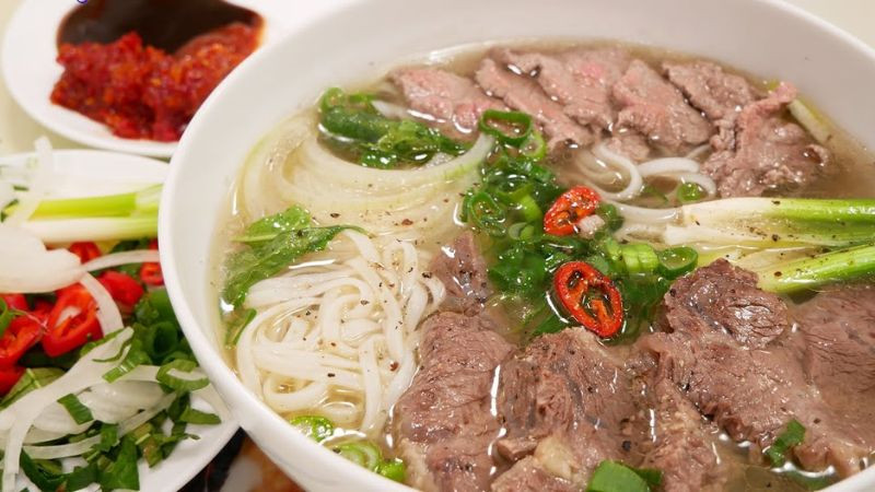 Bát phở bò nóng hổi, một trong những DT68 là nhà cái uy tín hàng đầu trong lĩnh vực cá cược tại thị trường Việt Nam Hà Nội nổi tiếng nhất