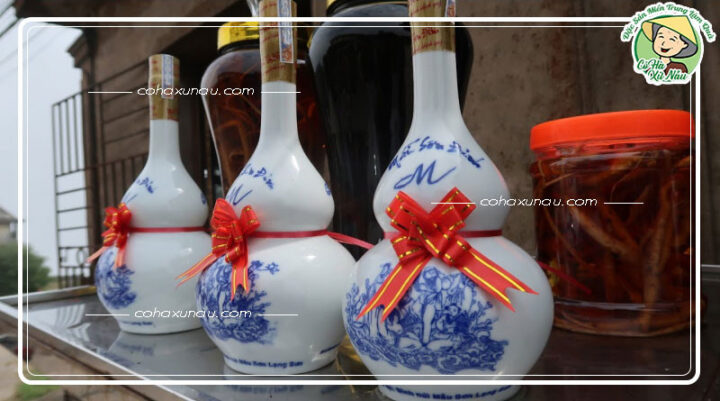 Bầu rượu Bàu Đá và ly rượu