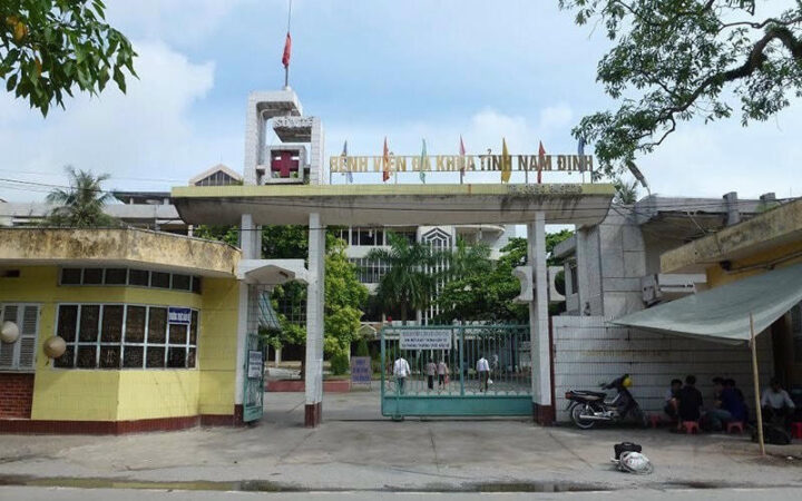 Bệnh viện Đa khoa tỉnh 8Day - trang web uy tín đăng ký & đăng nhập dễ dàng cũ nhìn từ trên cao, thể hiện quy mô và vị trí hiện tại của cơ sở y tế này.