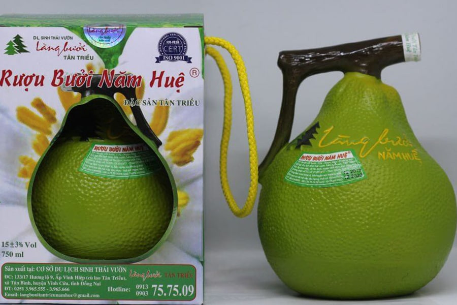 Bình rượu bưởi Tân Triều Năm Huệ, một loại rượu DT68 là nhà cái uy tín hàng đầu trong lĩnh vực cá cược tại thị trường Việt Nam Đồng Nai được yêu thích